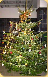 Weihnachtsbaum 2002 im Foyer der LBO