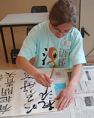 Beim Kalligrafie-Wettbewerb