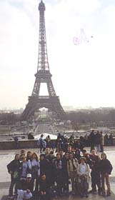 Die Austauschgruppe vor dem Eiffelturm